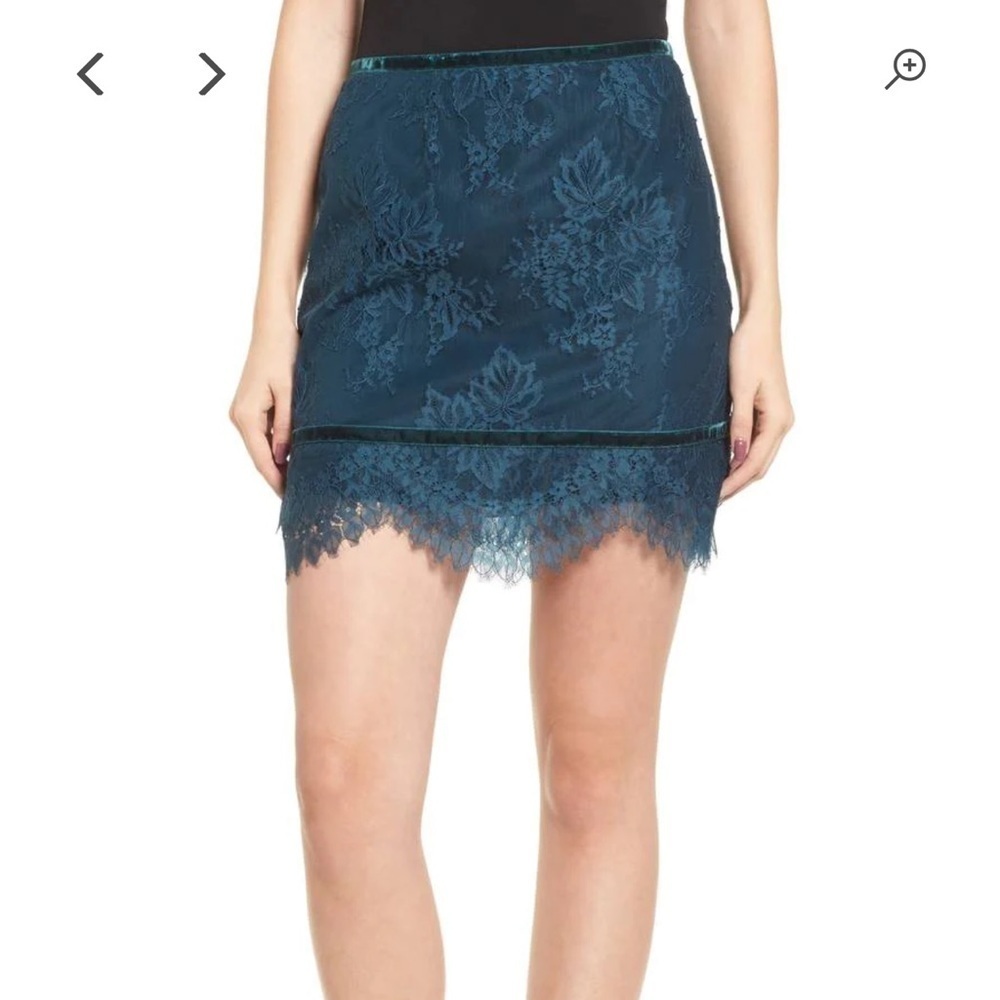 Lovers + Friends Lace Sia mini Skirt Topaz velvet trim fairy women’s size M